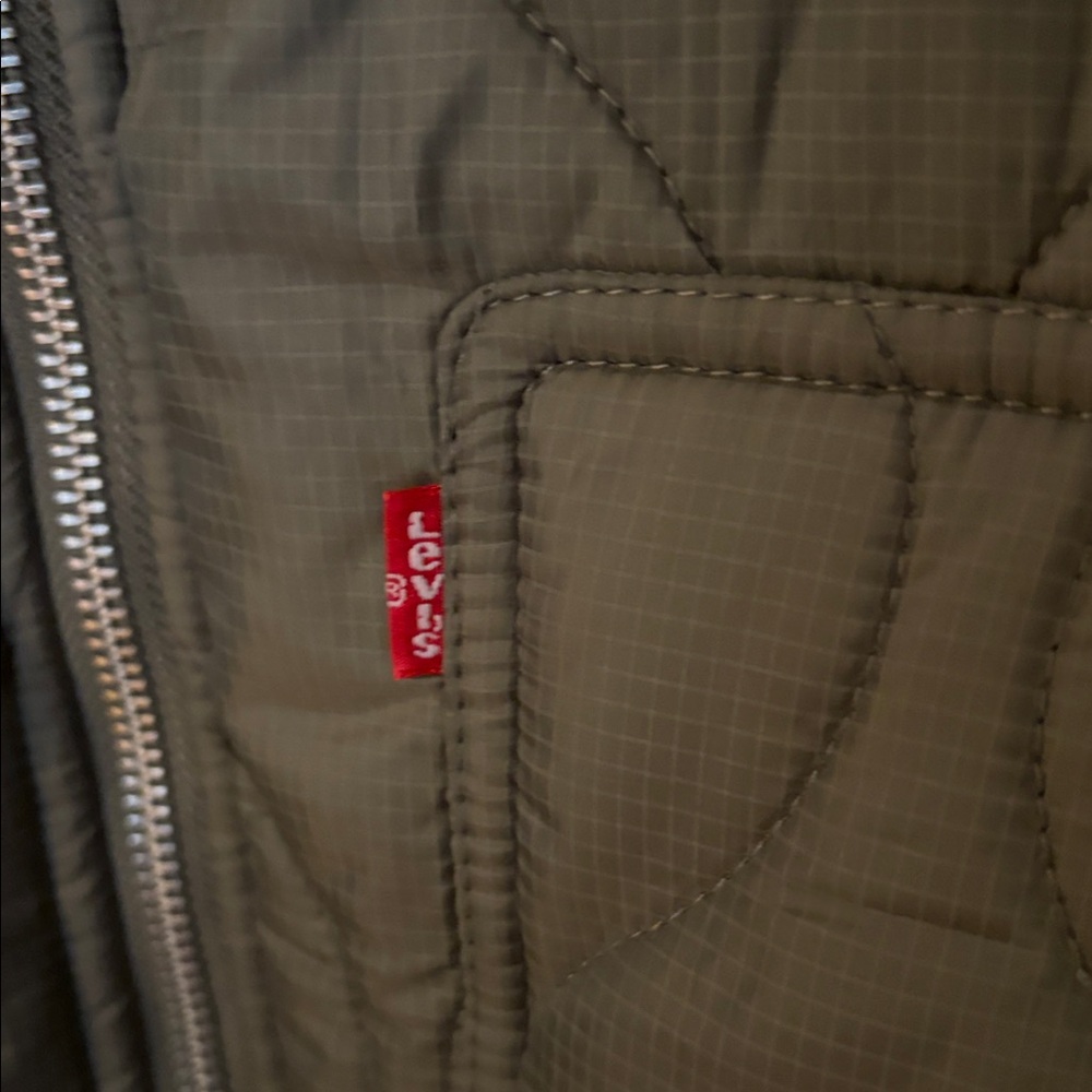 Levi’s Onion Quilted Liner Jacket - Picture 5 of 10